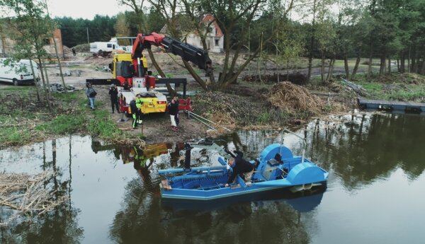 Nocna akcja z ciężarówką i wodowanie łódki
